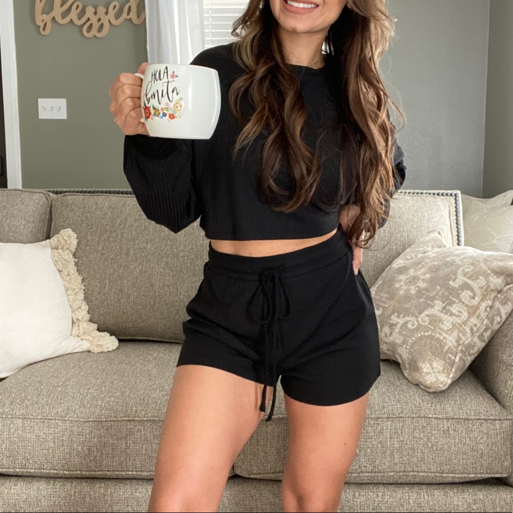 New Lounge Pullover & High-rise Shorts Set Black